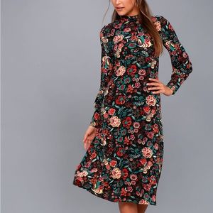 Lulu’s dress, floral print, high-neck, size S.